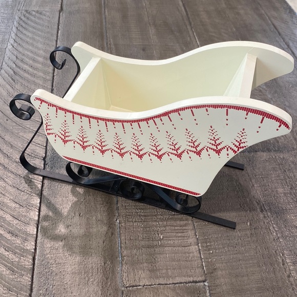 Santa Sleigh Decor Planter - Picture 2 of 5